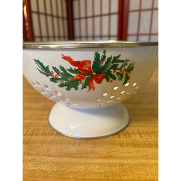 Pfaltzgraff Christmas Heritage Holly Berry Enamel and Metal Colander 8 3/4" - Picture 4 of 7